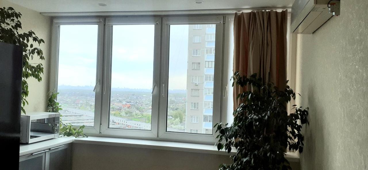 1/10 вулиця радунська Apartment Kyiv